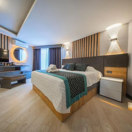 Holidays Apartahotel 3*